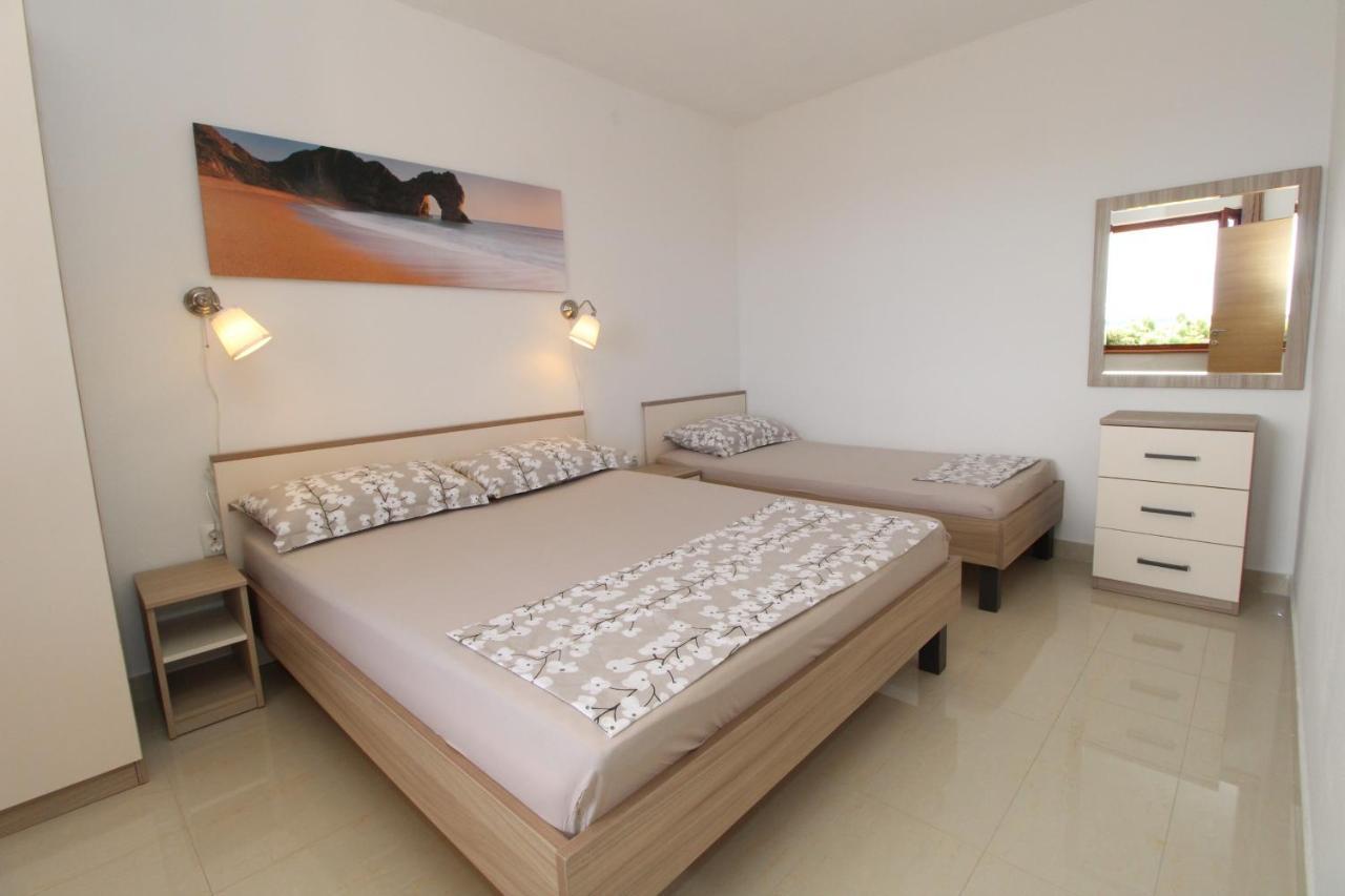 Apartments By The Sea Mandre, Pag - 6284 Kolan Exteriör bild